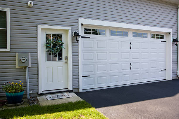 24/7 Emergency Garage Door Panel Replacement experts in Duncan Falls, OH